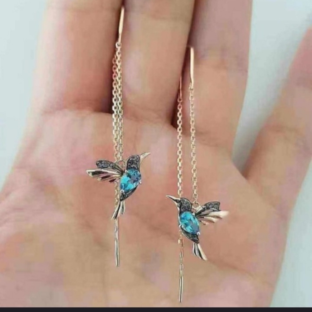NWT Tiny Blue Hummingbird Threader Earrings!